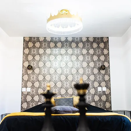 De La Noblesse - Designed By C.m *