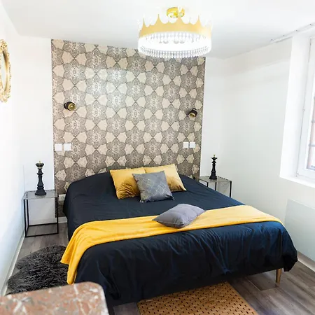 Apartment De La Noblesse - Designed By C.m